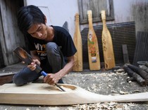 Alat Musik Sape Dayak Menembus Pasar Global