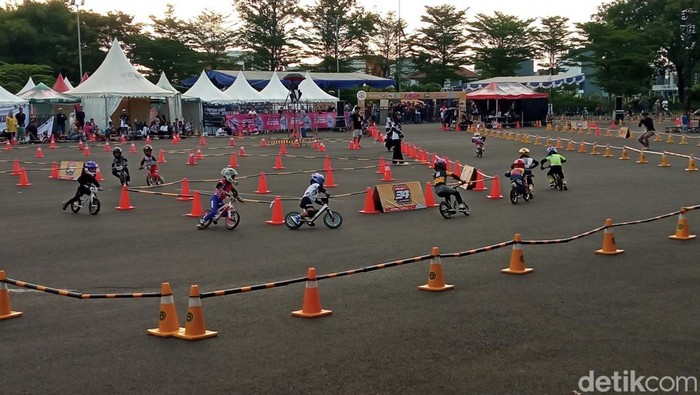 Balapan Push Bike di GCM, Kota Cirebon