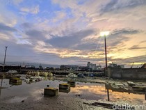 Genangan Akibat Tembok Jebol di Pelabuhan Tanjung Emas Semarang Surut