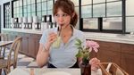 Pose Keren Vanesha Prescilla Saat Buat Kue hingga Makan Es Krim