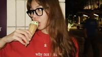Selama tiga tahun terakhir, Vanesha menghabiskan waktu untuk mengenal dirinya sendiri. Ia juga membagikan foto-fotonya di Instagram, seperti momen makan es krim ini. Foto: Instagram @vaneshaass