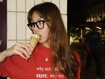 Pose Keren Vanesha Prescilla Saat Buat Kue hingga Makan Es Krim