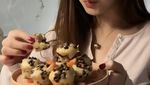 Pose Keren Vanesha Prescilla Saat Buat Kue hingga Makan Es Krim