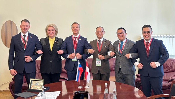 Pimpinan MPR RI dari Fraksi PAN Eddy Soeparno memenuhi undangan untuk menghadiri Agenda Kongres Ekologi Internasional Nevsky XI yang berlangsung di St. Petersburg, Rusia.