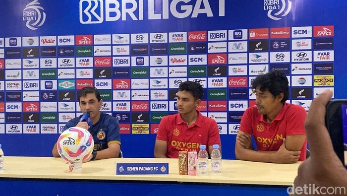 Eduardo Almeida dan Muhamad Ridwan