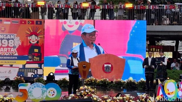 Gubernur Jakarta Pramono Anung mengaku senang dengan kondisi Blok M, Jakarta Selatan (Jaksel) saat ini. Dia ingin Blok M Hub dibuka 24 jam. (Belia/detikcom)