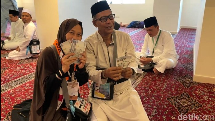 Jemah haji bernama Eva dan Syahrul (Haris Fadhil/detikcom)