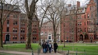 Massachusetts berada di posisi kedelapan, dengan keunggulan pada sistem transportasi publik yang aman serta dukungan layanan darurat yang cepat. Negara bagian ini juga aktif dalam upaya pencegahan kejahatan. (AFP/JOSEPH PREZIOSO)  