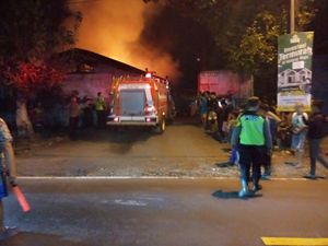 Gudang Pabrik Rokok di Malang Terbakar Hebat