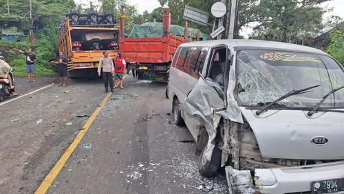 Kecelakaan beruntun terjadi di Jalur Denpasar-Gilimanuk tepatnya di Banjar Dinas Payan, Desa Antap, Kecamatan Selemadeg, Tabanan, pada Sabtu (24/5/2025).
