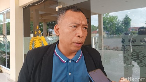 Ketua LPA Kota Mataram, Joko Jumadi, saat ditemui di Polres Lombok Tengah, Sabtu (24/5/2025).