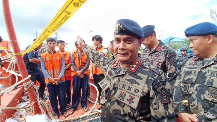 KKP tangkap dua kapal ikan asing berbendera Vietnam di perairan Natuna Utara, Kepri pada Jumat (23/5).(Alamudin Hamapu/detikSumut)