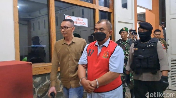 Eks Direktur Perumda Perkebunan Panglungan, Tjahja Fadjari ditetapkan tersangka dan ditahan kasus kredit bibit porang tahun 2021 senilai Rp 1,5 miliar