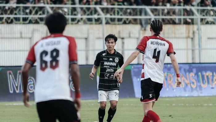 Laga Madura United vs PSS Sleman di Stadion Gelora Bangakalan, Madura, Sabtu (24/5/2025).