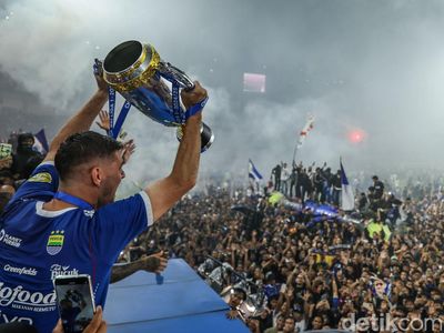 Lautan Bobotoh Rayakan Persib Juara di Stadion GBLA