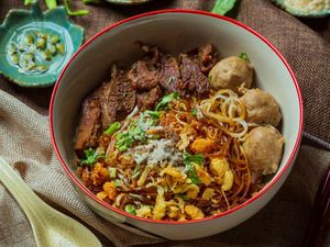 8 Resep Mie Pedas ala Restoran yang Bisa Dibuat di Rumah, Bikin Ketagihan!