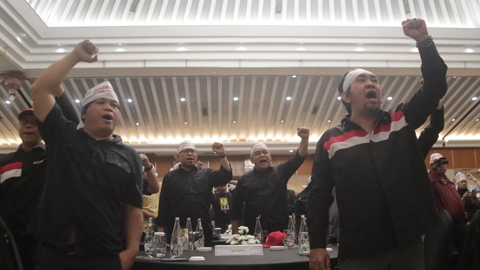 Sejumlah aktivis dari berbagai pergerakan tahun 1998 menggelar diskusi mengenang peristiwa Reformasi. Salah satu yang jadi bahan diskusi mengenai wacana pemberian gelar pahlawan terhadap Presiden ke-2 RI Soeharto.