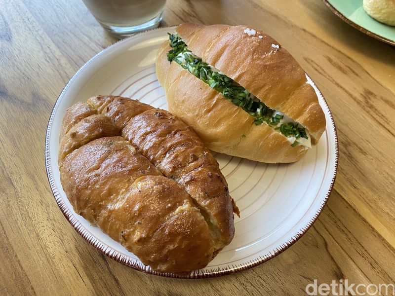 Mongsim Bakery and Coffee