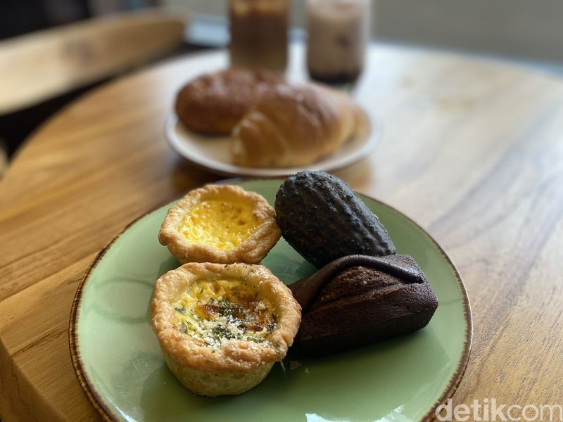Mongsim Bakery and Coffee