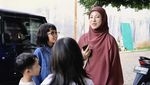 Momen Desta dan Anak-anak Beri Kejutan Mobil Baru Buat Natasha Rizki
