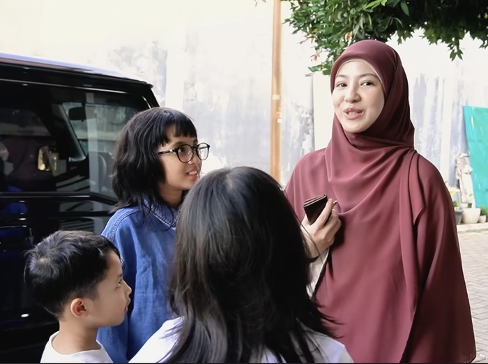 Natasha Rizki Momen Desta berikan mobil baru untuk Natasha Rizki.