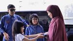 Momen Desta dan Anak-anak Beri Kejutan Mobil Baru Buat Natasha Rizki