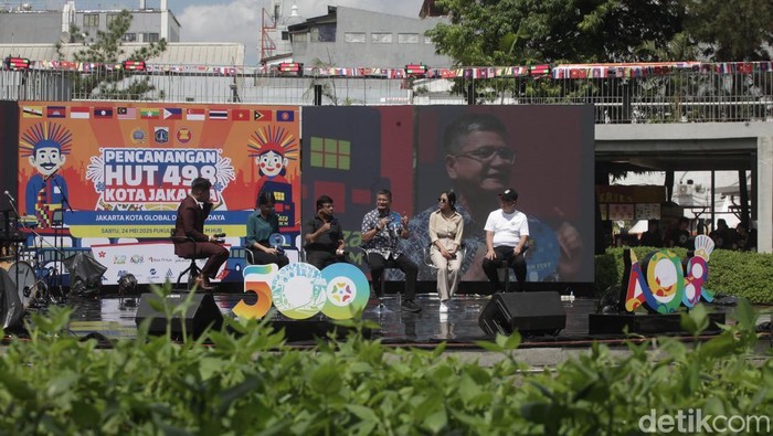 ASEAN Fest 2025 hadir di kawasan Blok M, Jakarta, Sabtu (24/5/2025). Ada ngobrol asik bahas masa depan anak muda hingga festival budaya dan kulineran.
