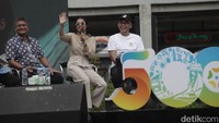 Diskusi ini membahas mengenai peran pemuda di ASEAN, kebijakan dan prioritas pemberdayaan pemuda di ASEAN, peran berbagai organisasi masyarakat dalam pengembangan kapasitas pemuda, serta peluang dan tantangan pelaksanan kebijakan kepemudaan.