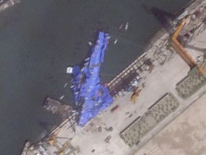 Video: Kapal Perang Korut yang Terbalik Kini Ditutupi Terpal