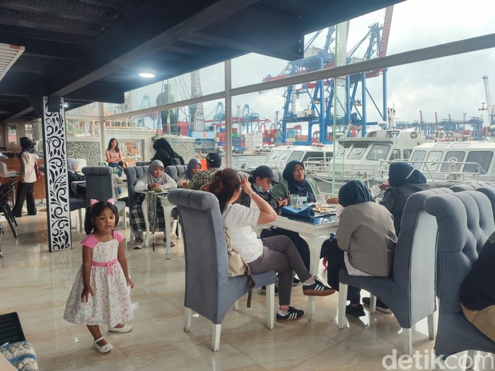 Officers Café