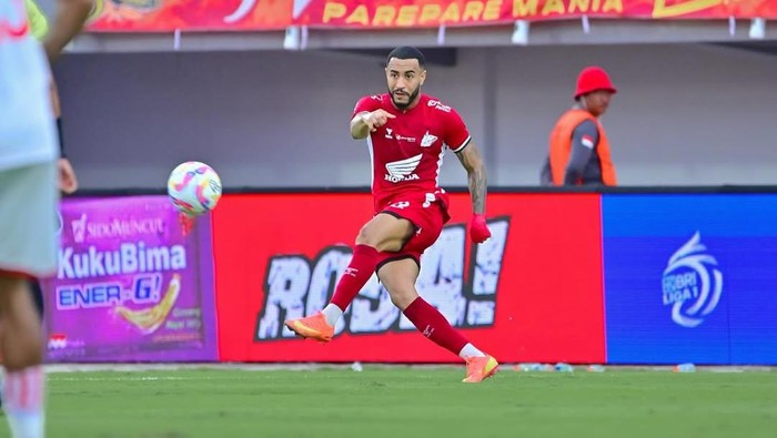 Pemain PSM Makassar Victor Luiz masuk Best XI Liga 1 2024/2025.