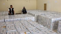Setiap kotak berisi satu botol air zamzam berukuran lima liter. Total 11.845 botol disiapkan untuk jemaah haji debarkasi Makassar.