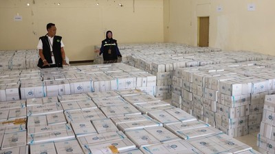 Penampakan Ribuan Botol Air Zamzam untuk Jemaah Haji Makassar