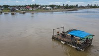 Jasa penyeberangan perahu pincara yang merupakan satu satunya alternatif penghubung antara Desa Muara Sampara dan Desa Lalimbue itu telah digunakan warga setempat selama bertahun-tahun. 