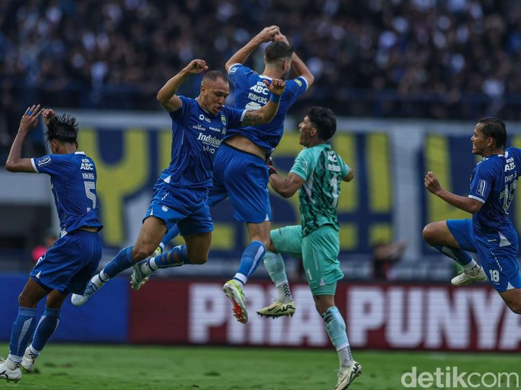 Persib Bandung Tutup Musim dengan Manis