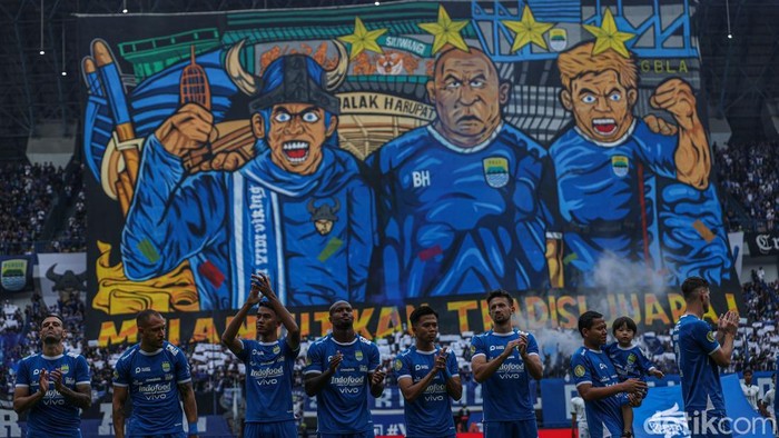 Persib Bandung sukses menutup Liga 1 musim ini dengan manis. Pada laga pamungkasnya Maung Bandung sukses menerkam Persis Solo dengan skor 3-2.