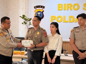 Kado Pernikahan Istimewa Polda Riau: Pohon Cinta untuk Pasangan Bhayangkara