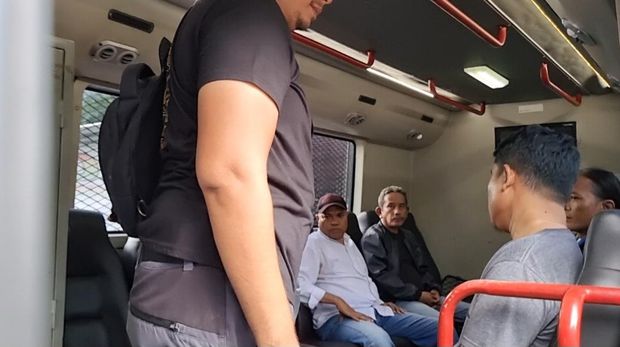 Polisi amankan sejumlah orang terkait GRIB Jaya duduki lahan BMKG di Tangsel, Banten, Sabtu (24/5/2025).