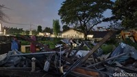 Lokasi lahan itu terletak bersebelahan dengan Kantor BMKG. Tepat setelah gerbang masuk, ada sebuah bangunan posko berwana loreng cokelat hitam putih. (Taufiq/detikcom)