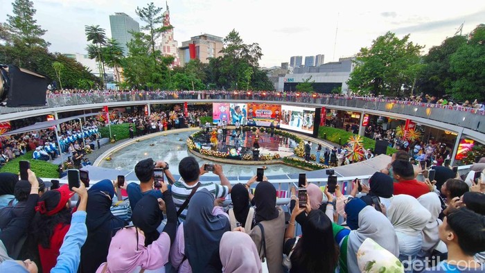 Potret Keseruan Pencanangan HUT Ke-498 Jakarta di Blok M Jakarta menggelar pesta rakyat untuk merayakan Hari Ulang Tahun (HUT) Kota Jakarta ke-498 di Blok M, Jakarta Selatan, Sabtu (24/5/2025).