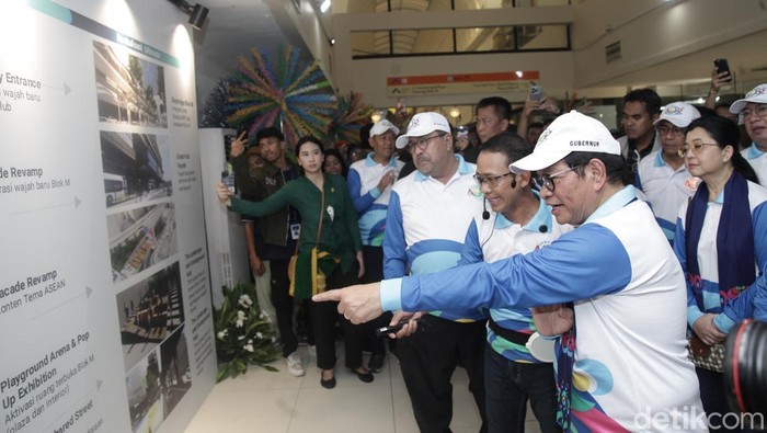 Gubernur Jakarta Pramono Anung dan Wakil Gubernur Jakarta Rano Karno mengunjungi gelaran Inovation Creative Week di Blok M Hub, Jakarta Selatan, Sabtu (24/5/2025). Acara tersebut dioperatori oleh PT MRT Jakarta.