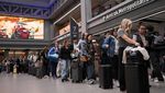 Ramai Stasiun Penn, Warga AS Bersiap Rayakan Akhir Pekan Memorial Day