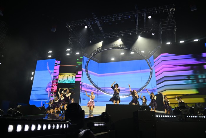 Konser Rossa Here I Am digelar Jumat (23/5/2025) malam di Indonesia Arena, kawasan GBK, Jakarta Pusat. Konser ini menampilkan banyak bintang tamu yang berkolaborasi dengan Rossa termasuk JKT48.