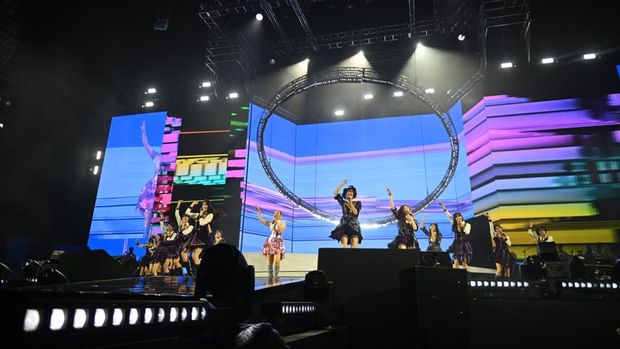 Konser Rossa Here I Am digelar Jumat (23/5/2025) malam di Indonesia Arena, kawasan GBK, Jakarta Pusat. Konser ini menampilkan banyak bintang tamu yang berkolaborasi dengan Rossa termasuk JKT48.