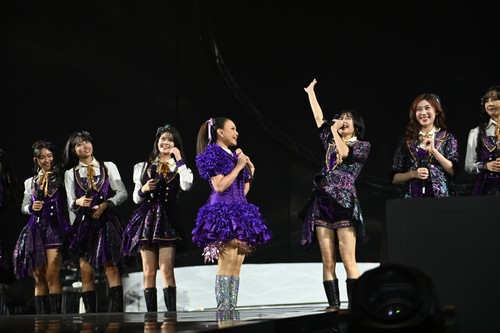 Konser Rossa Here I Am digelar Jumat (23/5/2025) malam di Indonesia Arena, kawasan GBK, Jakarta Pusat. Konser ini menampilkan banyak bintang tamu yang berkolaborasi dengan Rossa termasuk JKT48.