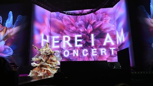 Konser Here I Am yang digelar di Indonesia Arena sold out, memenuhi kapasitas maksimal venue. Rossa berterima kasih karena antusiasme fans dan masyarakat buat konsernya.