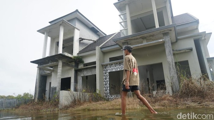 Penampakan rumah terbengkalai di Dusun Karangasem, Desa Karangdagangan, Bandar Kedungmulyo, Jombang yang viral di media sosial