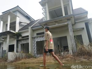 Terbengkalai, Rumah Mewah yang Viral di Jombang Kini Jadi Lokasi Mancing