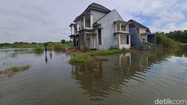 Penampakan rumah terbengkalai di Dusun Karangasem, Desa Karangdagangan, Bandar Kedungmulyo, Jombang yang viral di media sosial