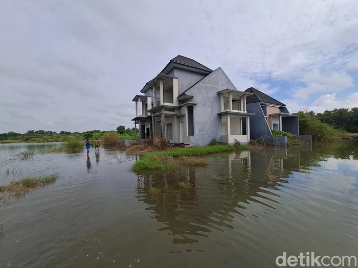 Penampakan rumah terbengkalai di Dusun Karangasem, Desa Karangdagangan, Bandar Kedungmulyo, Jombang yang viral di media sosial